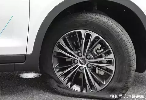 顺市配资 汽车爆胎危机：前轮与后轮，谁更危险？